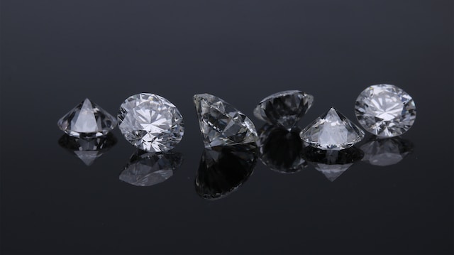 Der ultimative Leitfaden für CVD- und HPHT-Diamanten: Alles, was Sie vor dem Kauf von Diamantringen wissen müssen